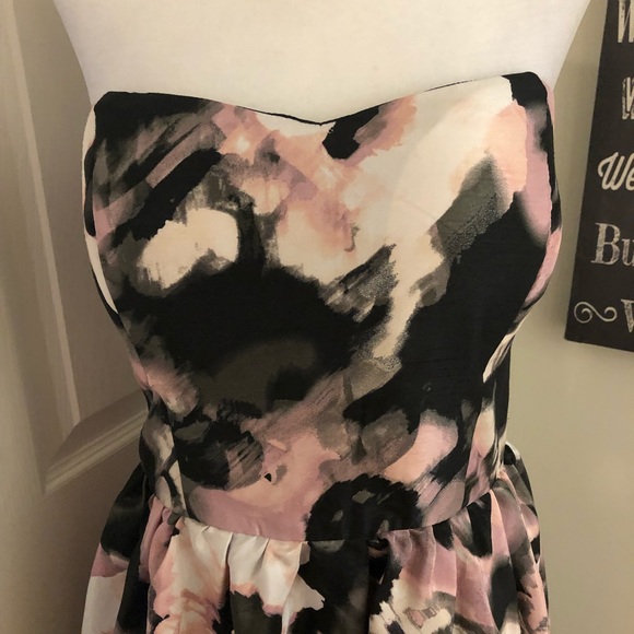 🥳HOST PICK🥳 Venus Sweetheart Strapless - Picture 2 of 10